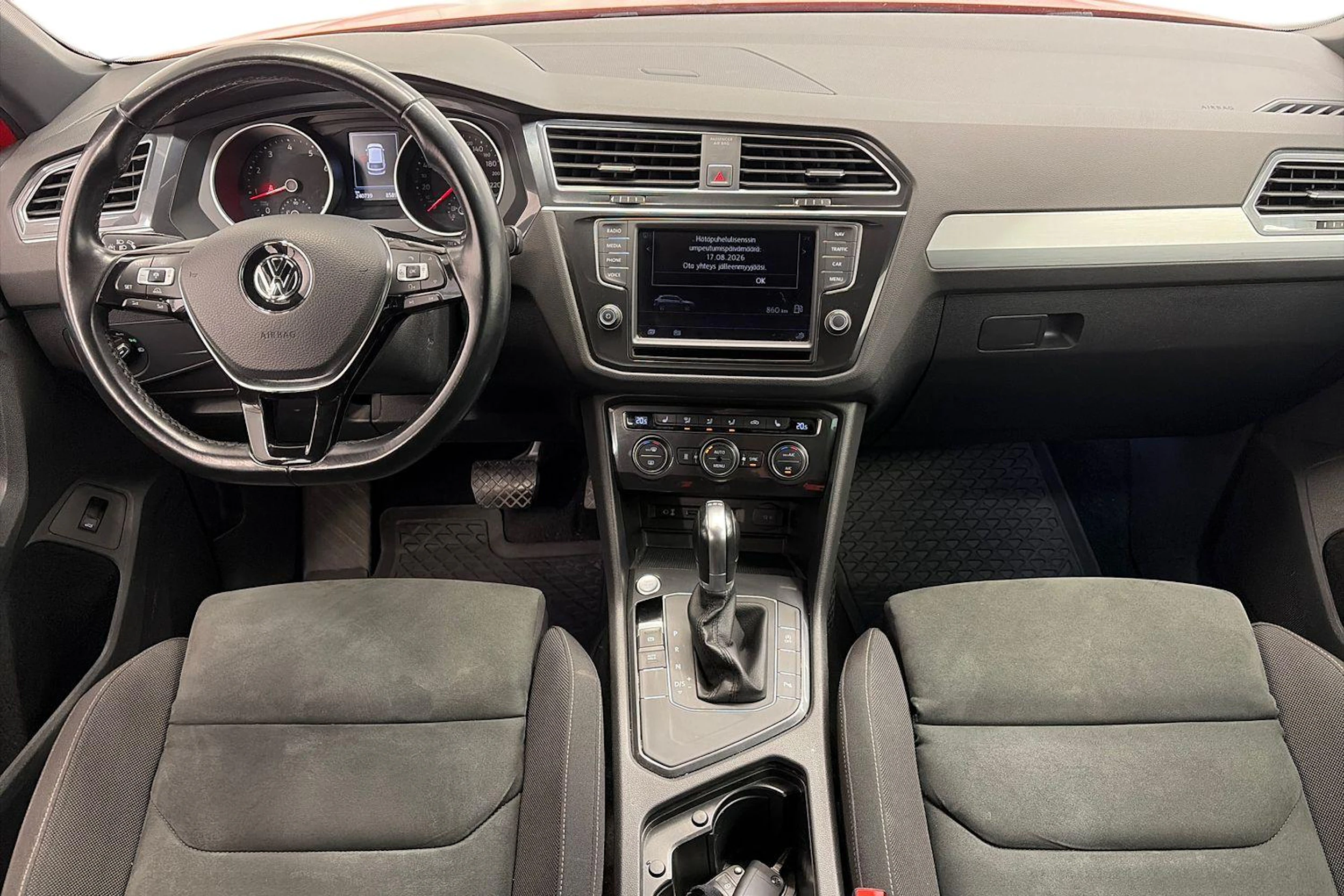 Oranssi Volkswagen Tiguan 2017 kuva 7.