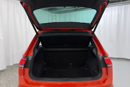 Oranssi Volkswagen Tiguan 2017 kuva 11.