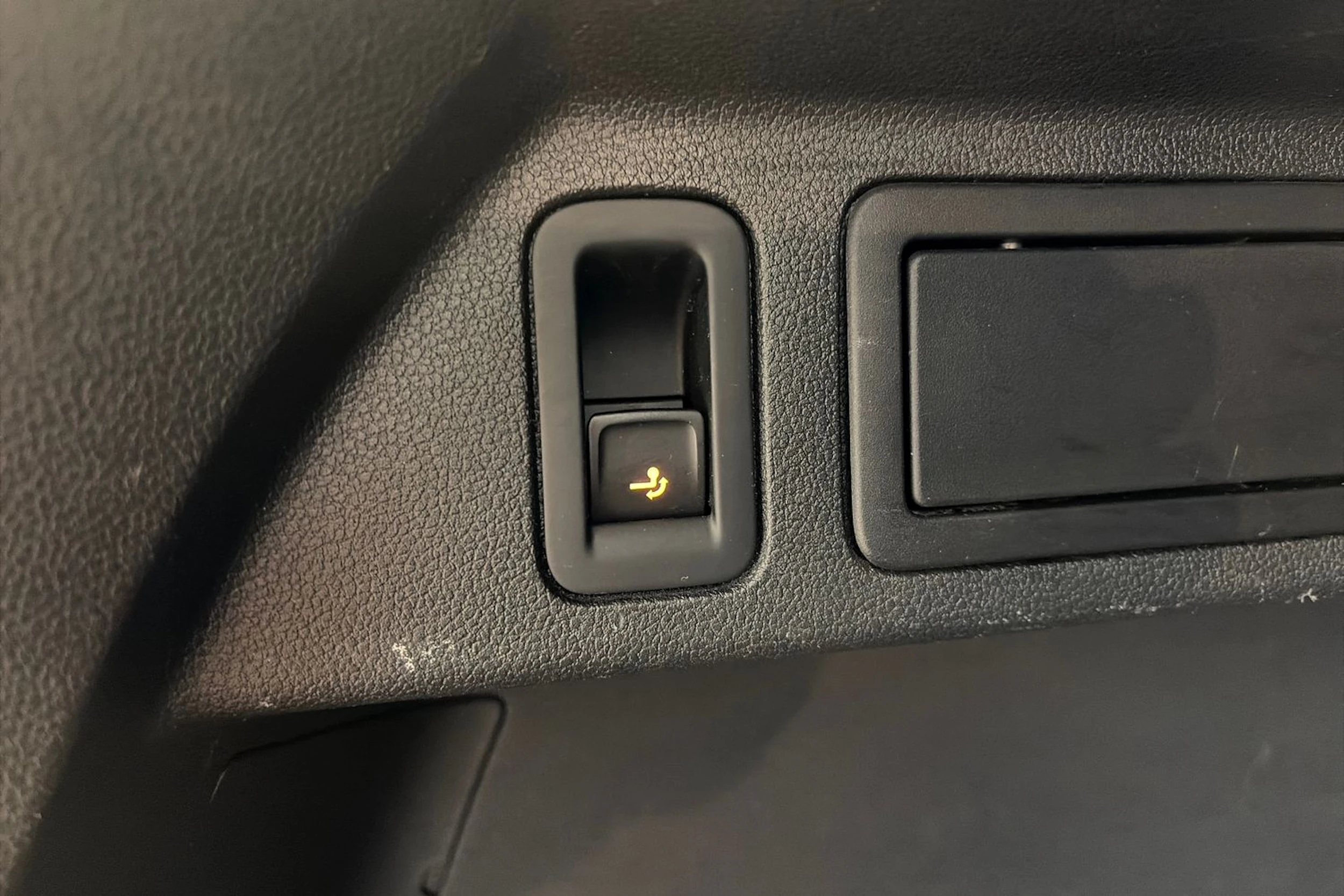 Oranssi Volkswagen Tiguan 2017 kuva 13.