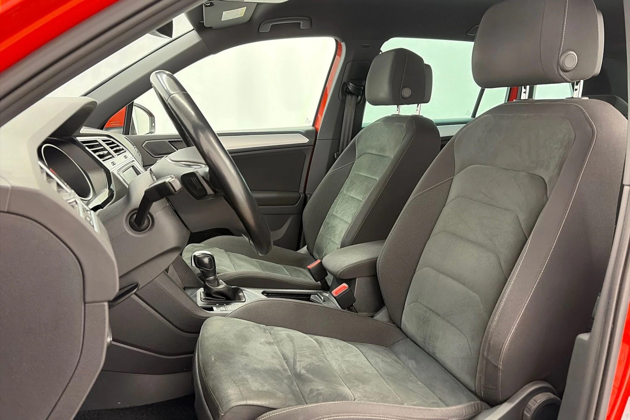 Oranssi Volkswagen Tiguan 2017 kuva 14.