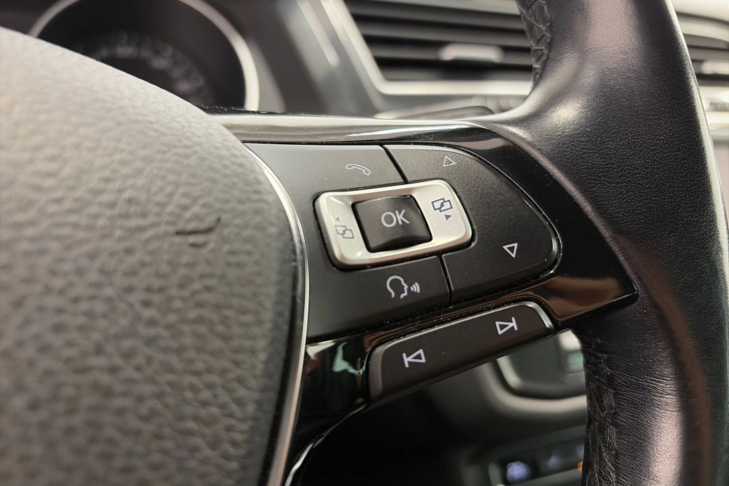 Oranssi Volkswagen Tiguan 2017 kuva 17.