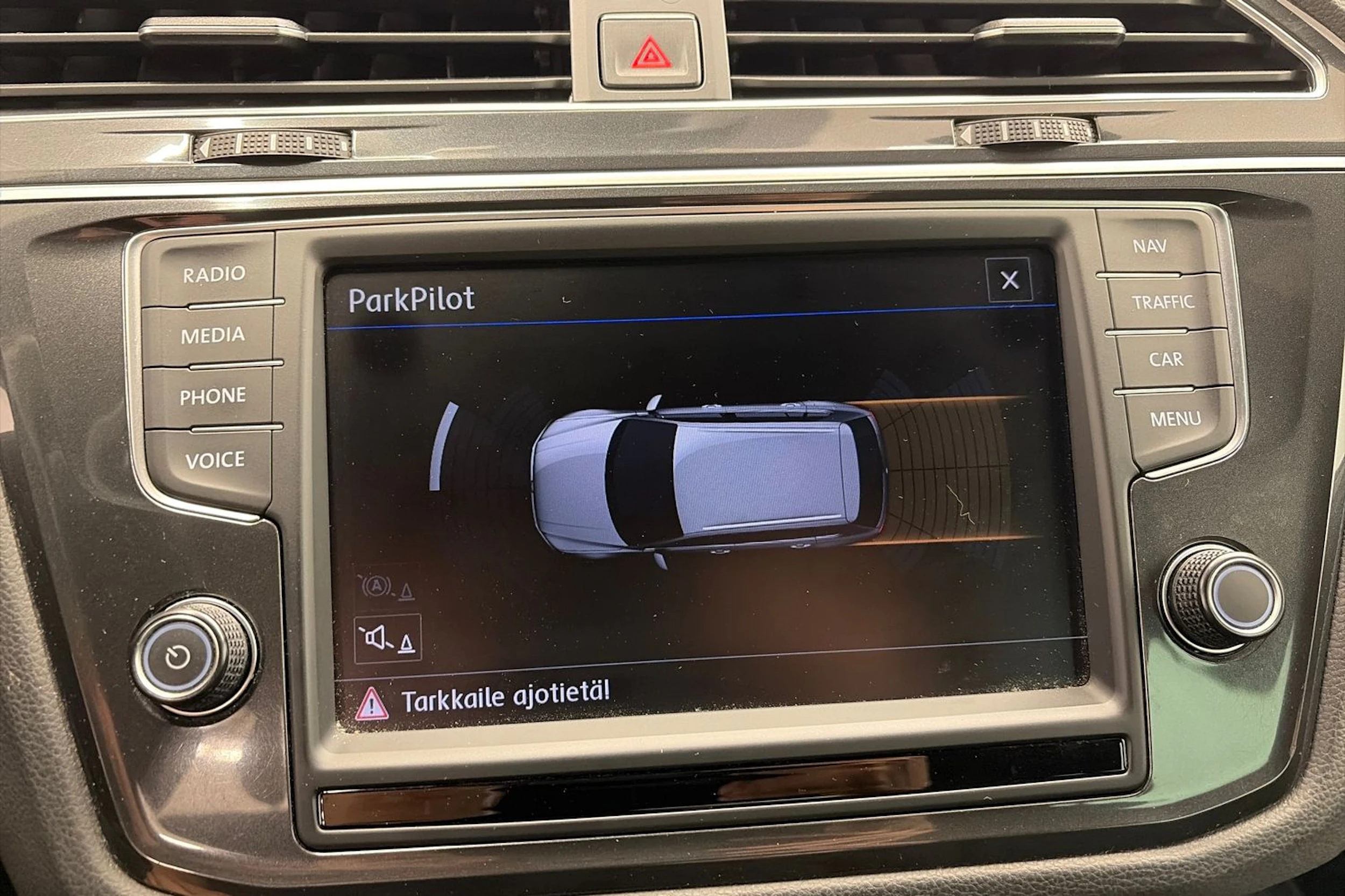 Oranssi Volkswagen Tiguan 2017 kuva 19.