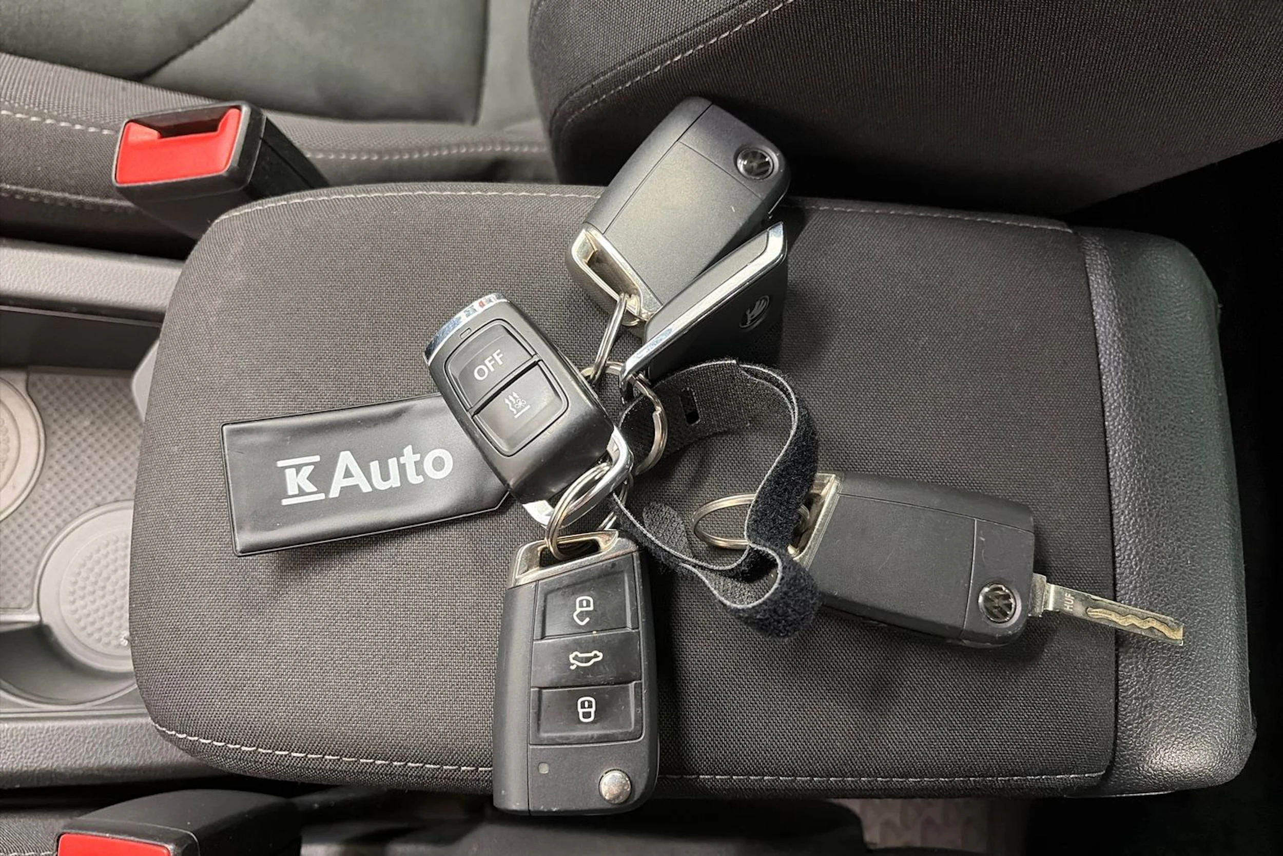 Oranssi Volkswagen Tiguan 2017 kuva 27.