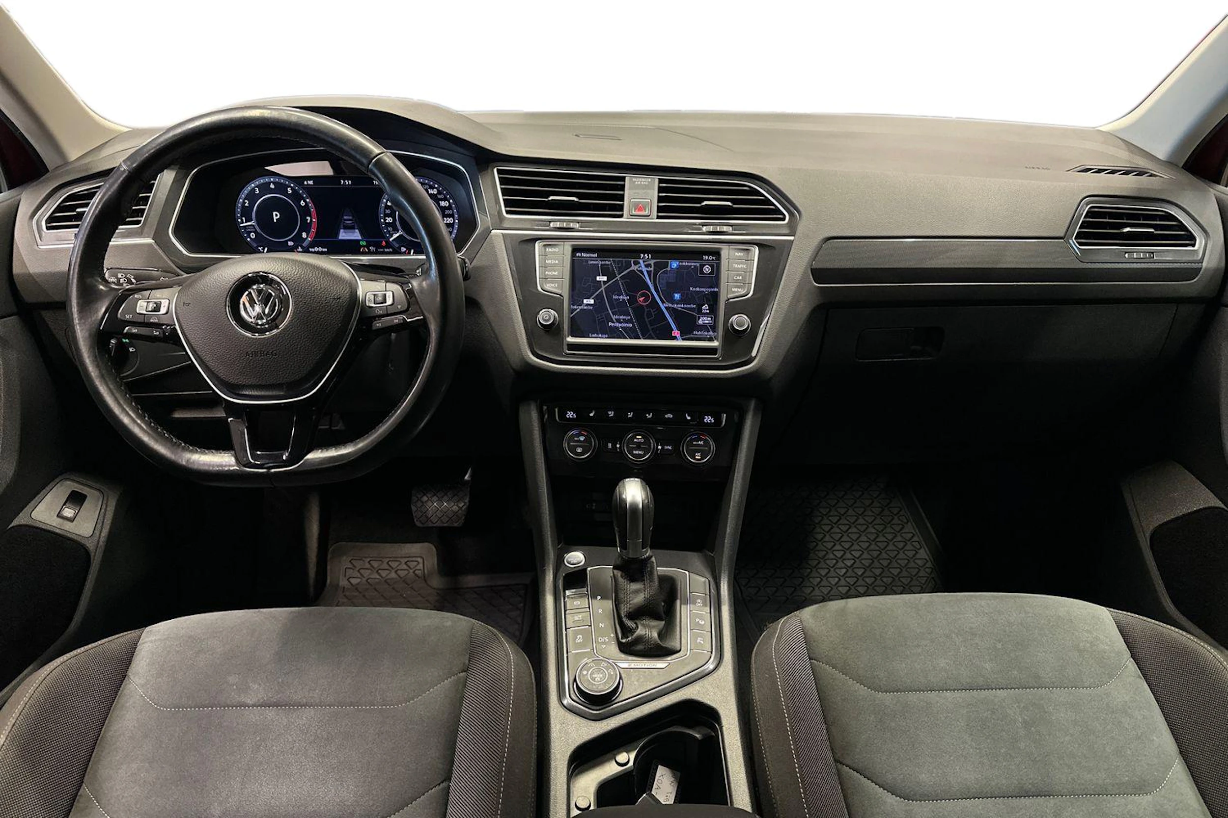 punainen Volkswagen Tiguan 2017 kuva 9.