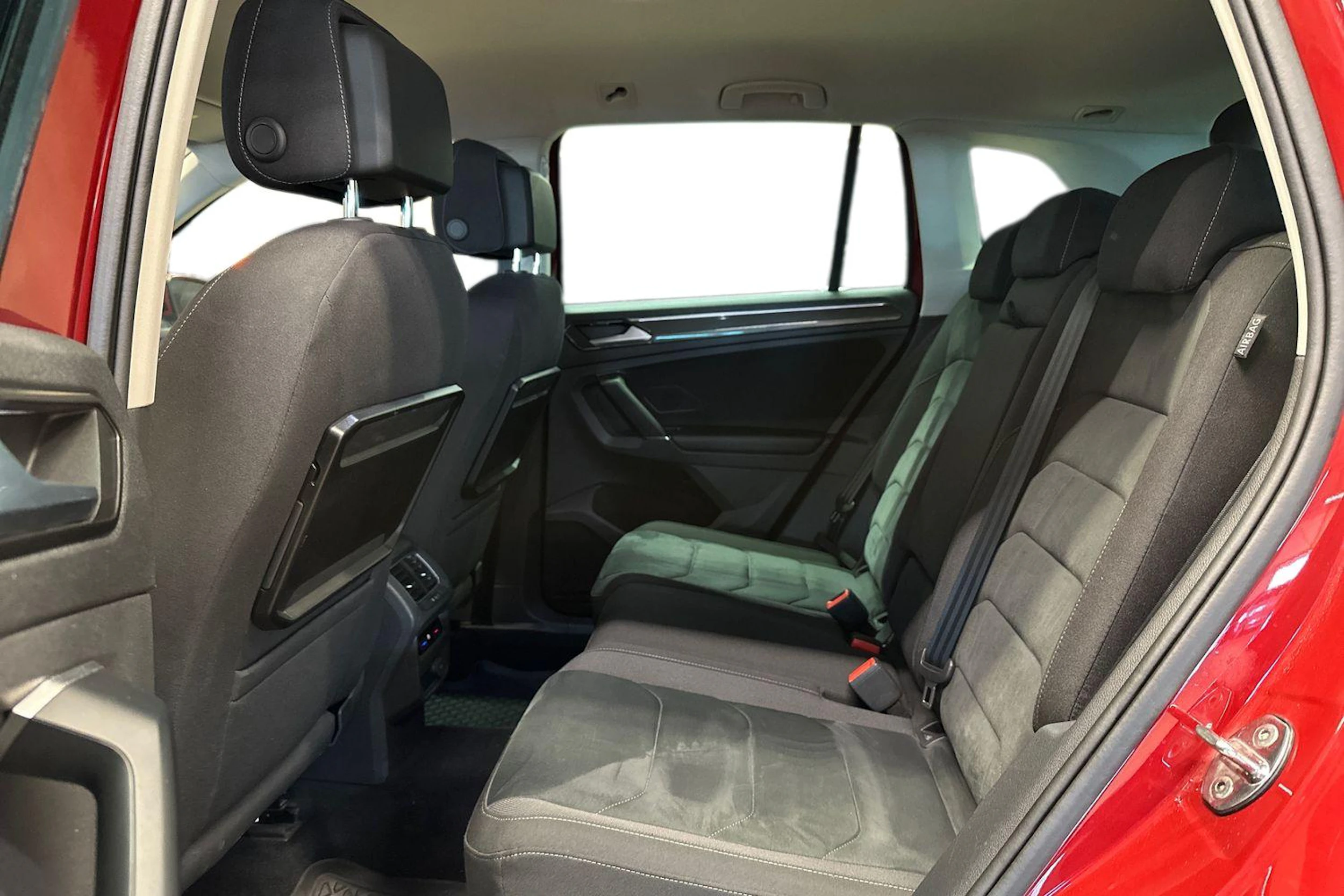 punainen Volkswagen Tiguan 2017 kuva 11.