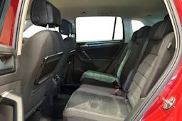 punainen Volkswagen Tiguan 2017 kuva 11.