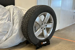 punainen Volkswagen Tiguan 2017 kuva 13.