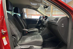 punainen Volkswagen Tiguan 2017 kuva 15.