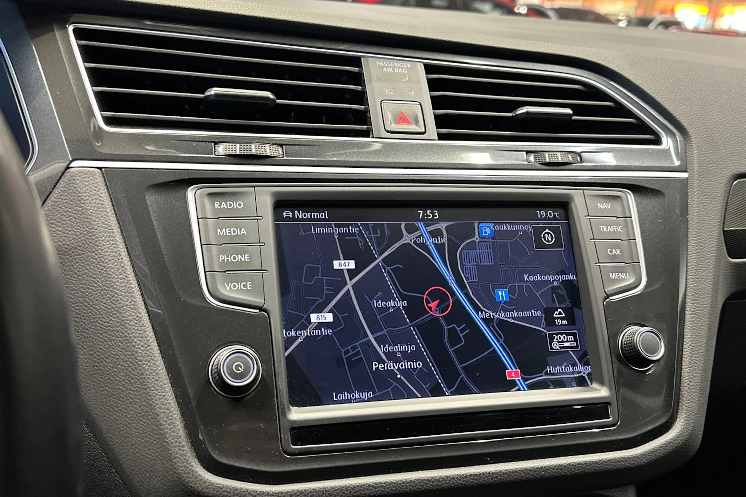 punainen Volkswagen Tiguan 2017 kuva 19.