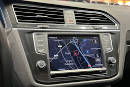 punainen Volkswagen Tiguan 2017 kuva 19.