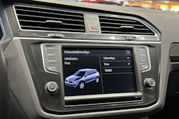 punainen Volkswagen Tiguan 2017 kuva 21.