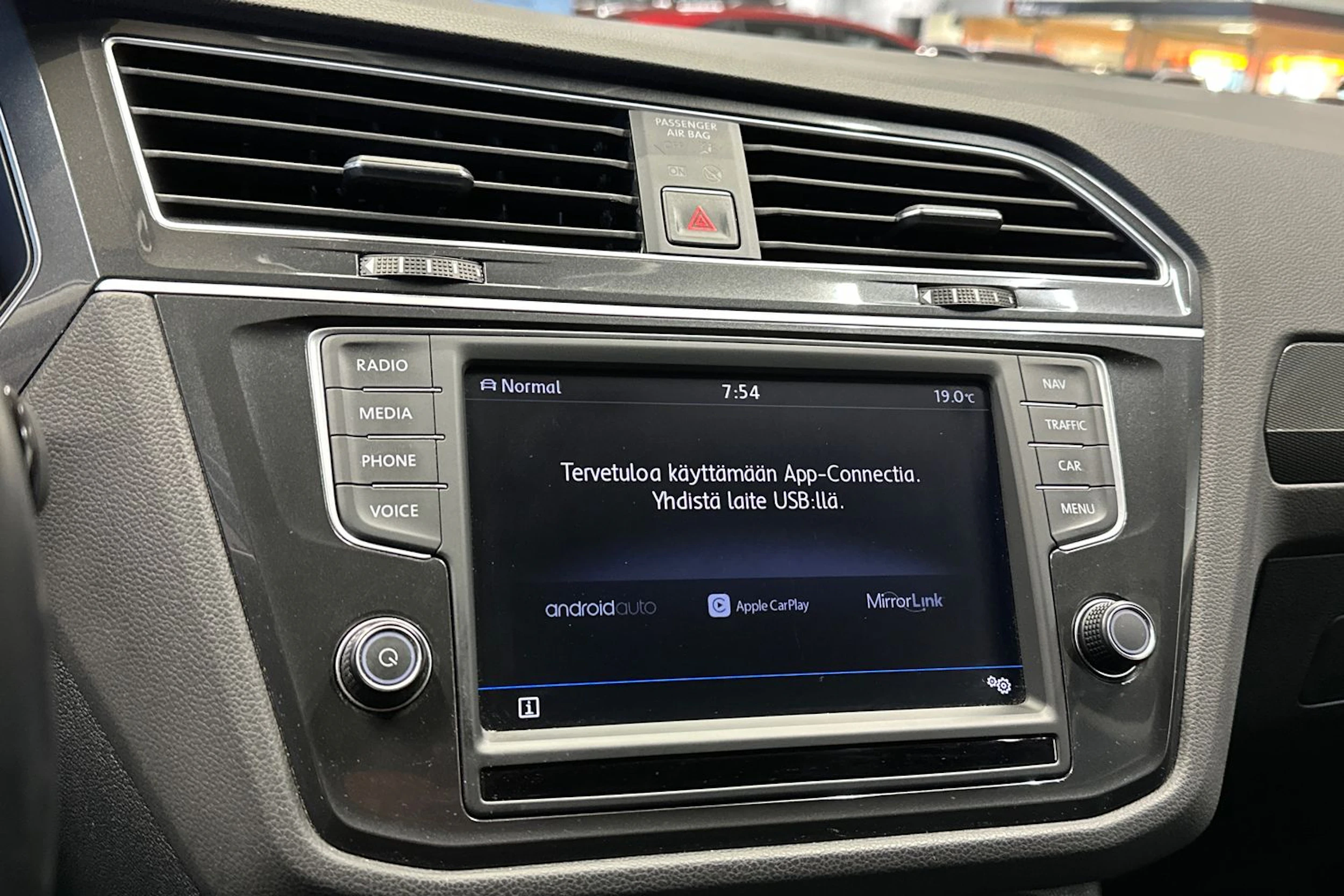 punainen Volkswagen Tiguan 2017 kuva 22.