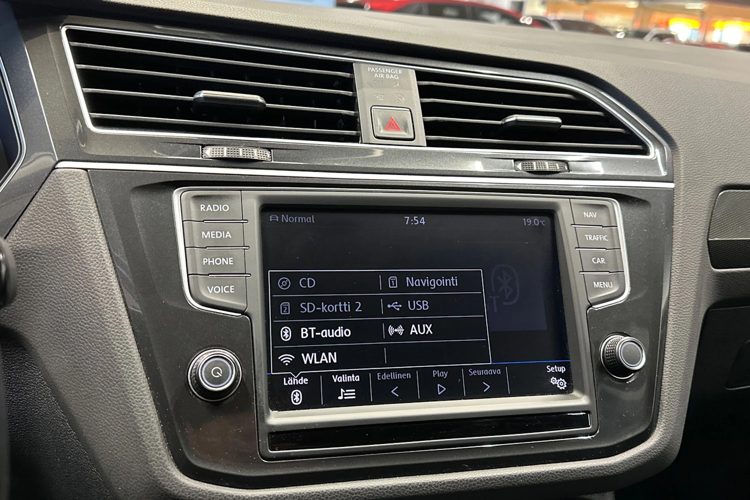 punainen Volkswagen Tiguan 2017 kuva 23.