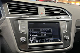 punainen Volkswagen Tiguan 2017 kuva 23.