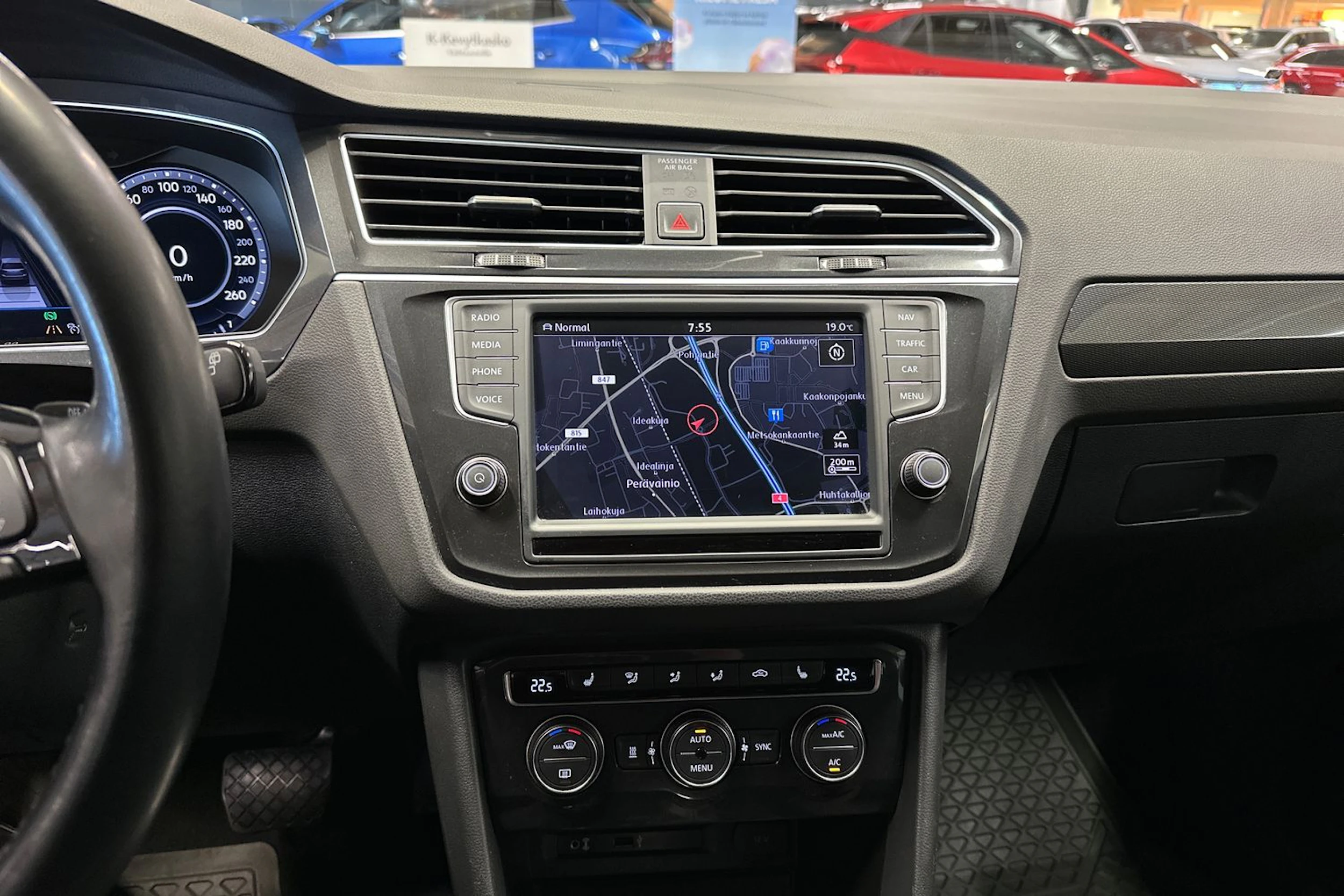 punainen Volkswagen Tiguan 2017 kuva 24.