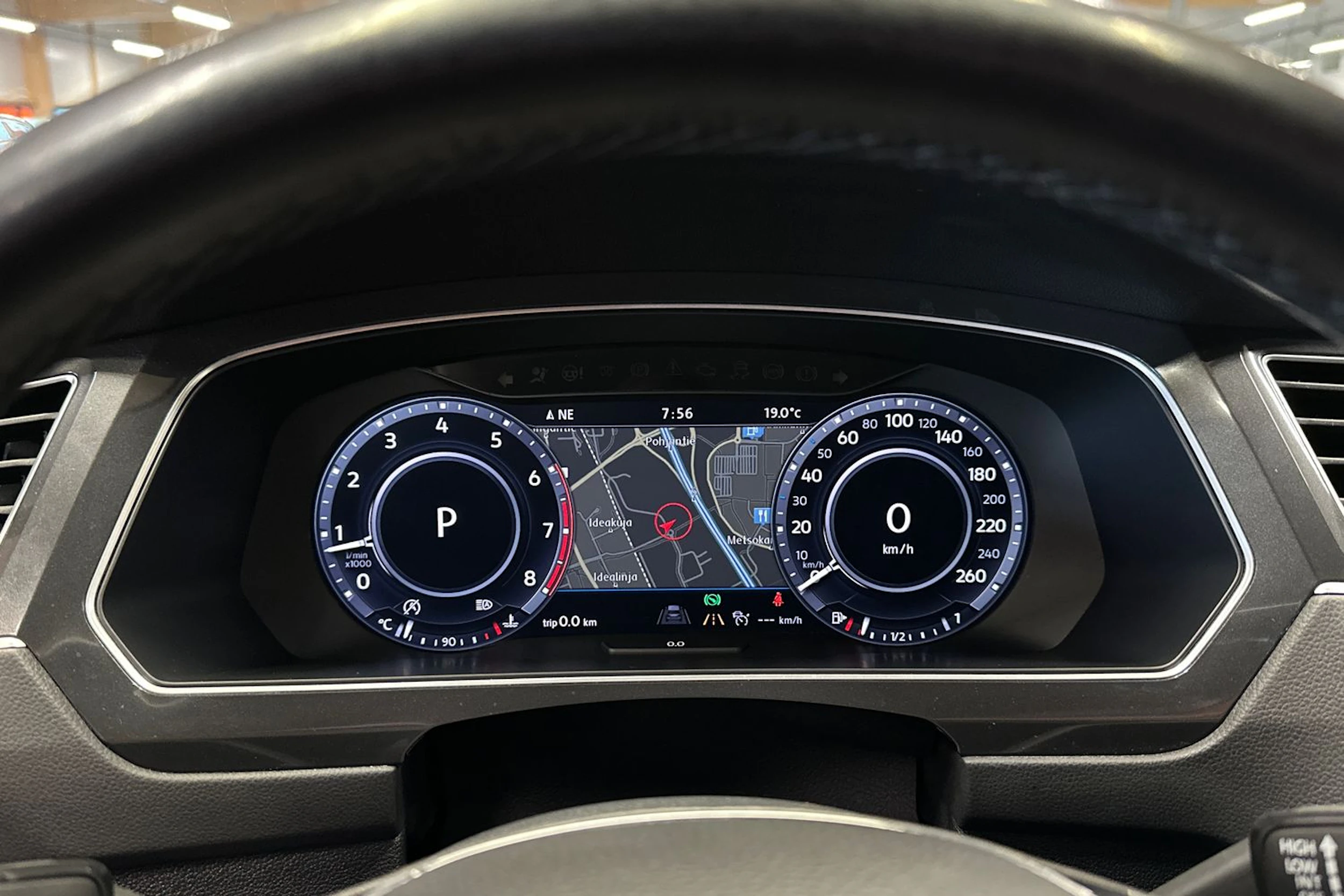 punainen Volkswagen Tiguan 2017 kuva 27.