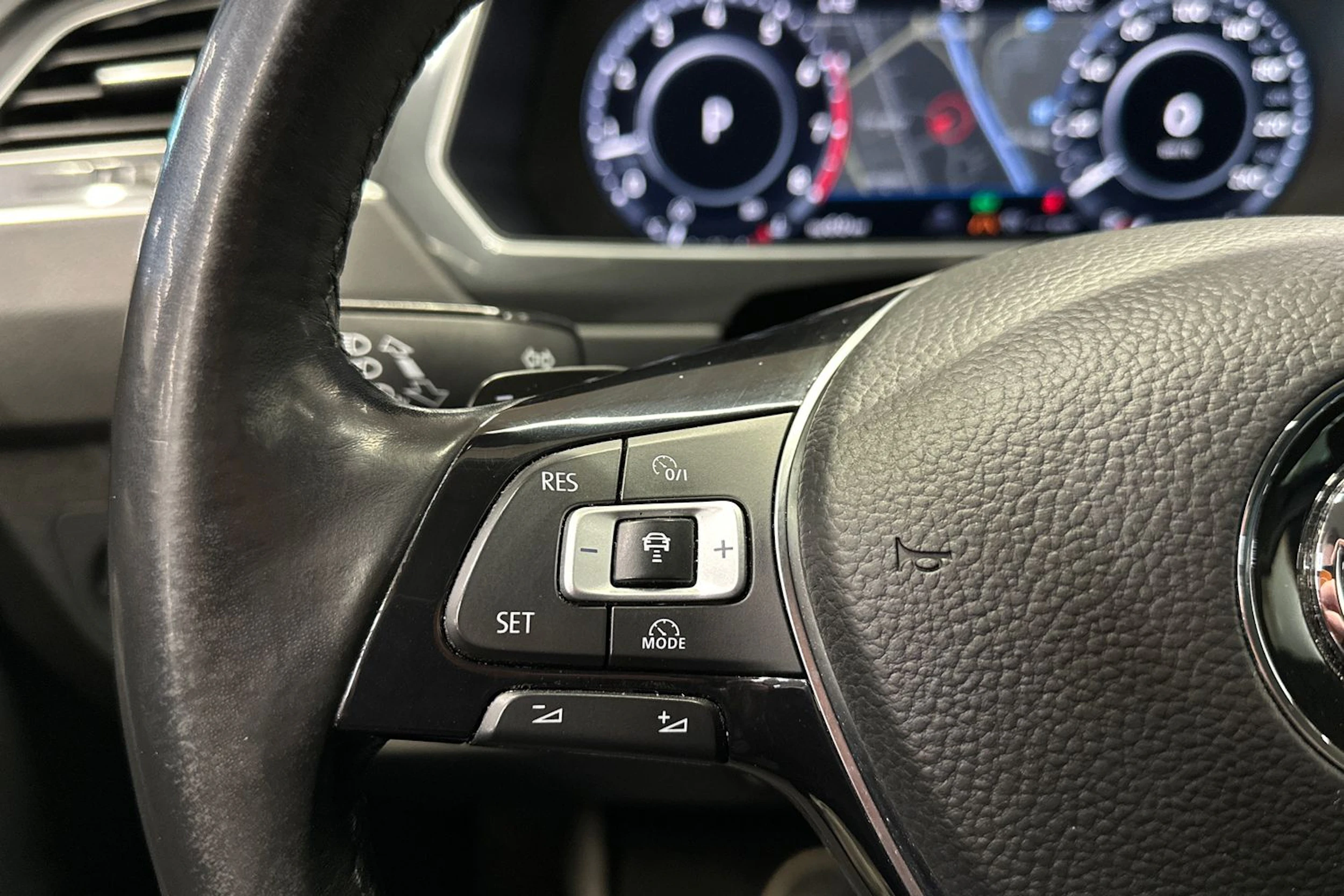 punainen Volkswagen Tiguan 2017 kuva 28.