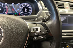 punainen Volkswagen Tiguan 2017 kuva 29.