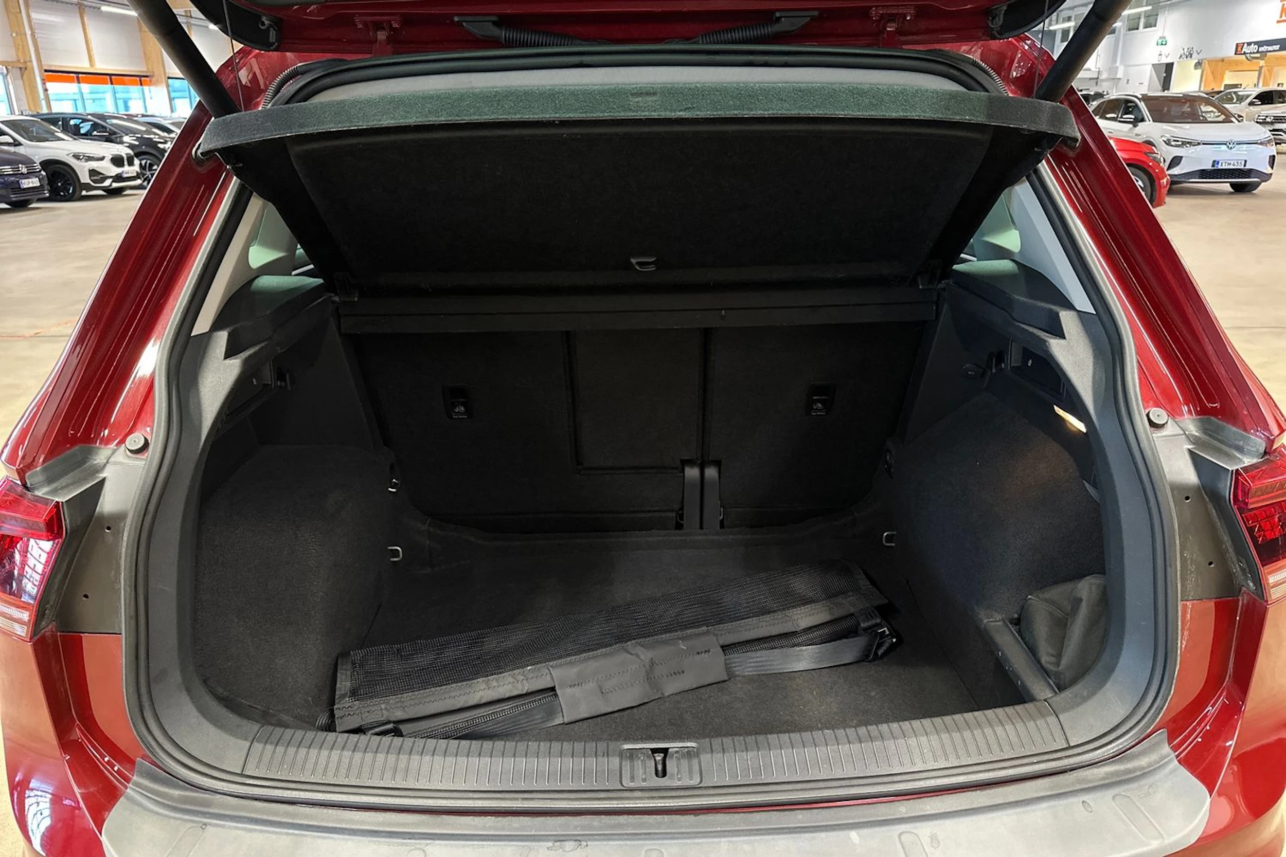 punainen Volkswagen Tiguan 2017 kuva 32.