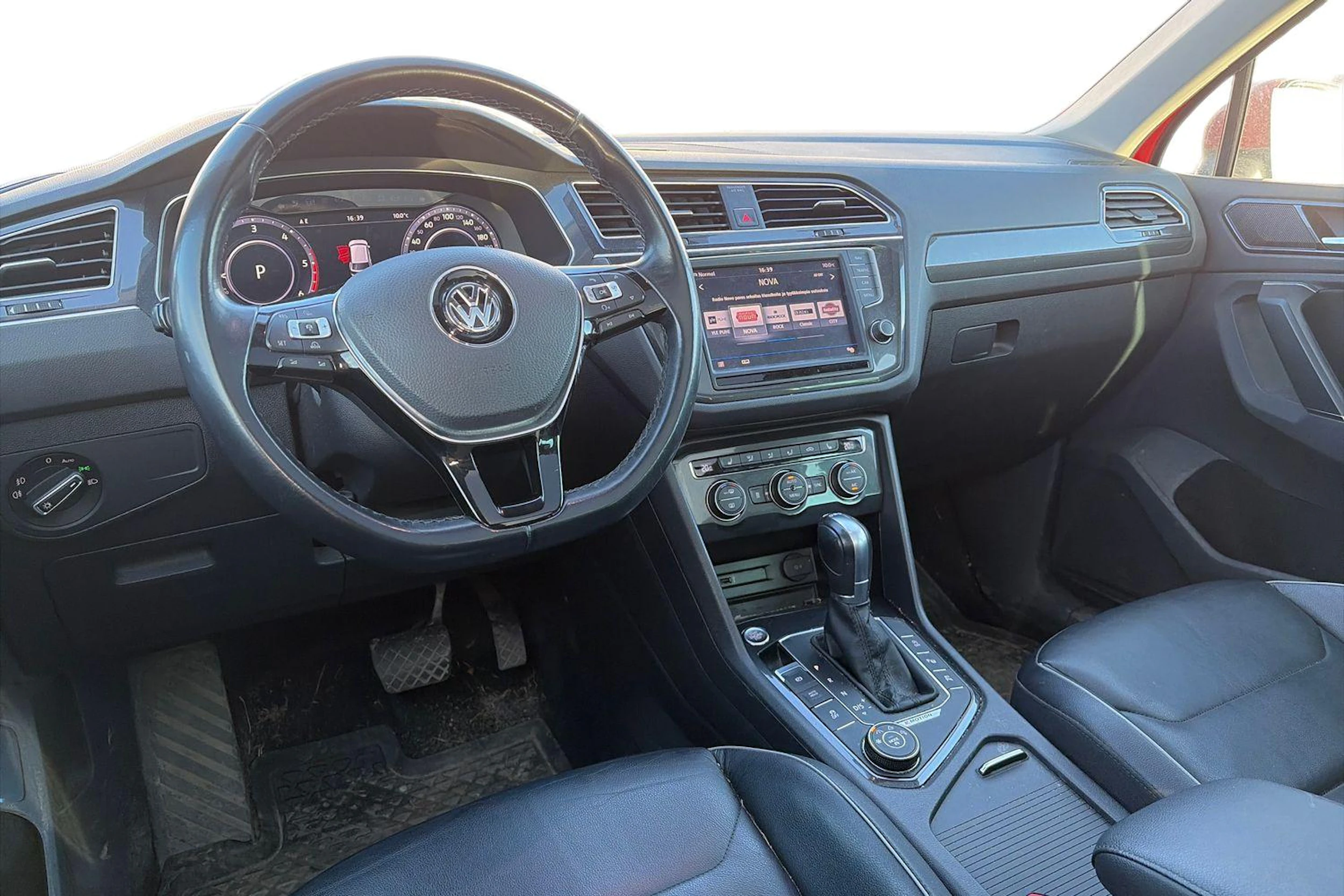 met. punainen Volkswagen Tiguan 2016 kuva 3.