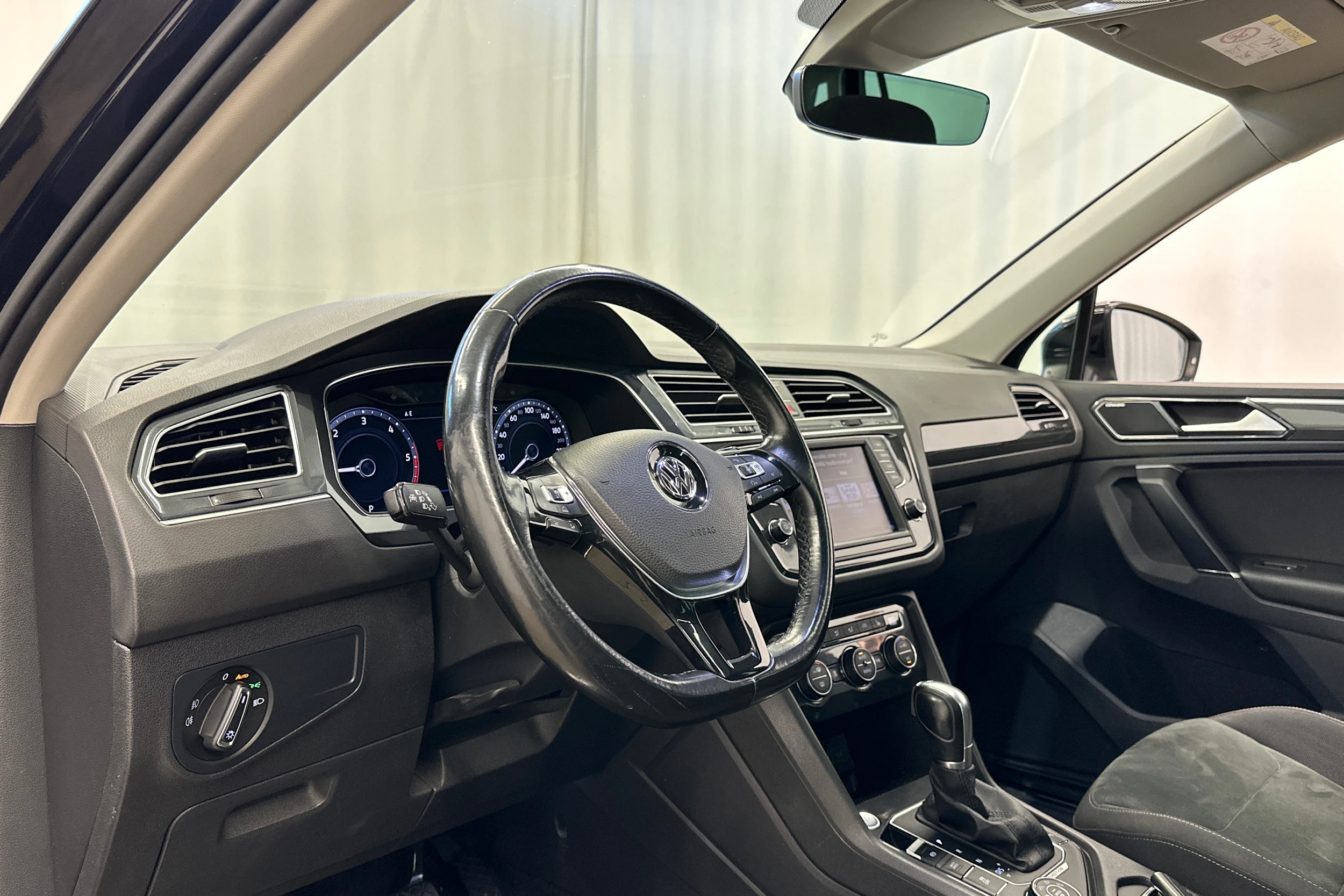 musta Volkswagen Tiguan 2017 kuva 13.