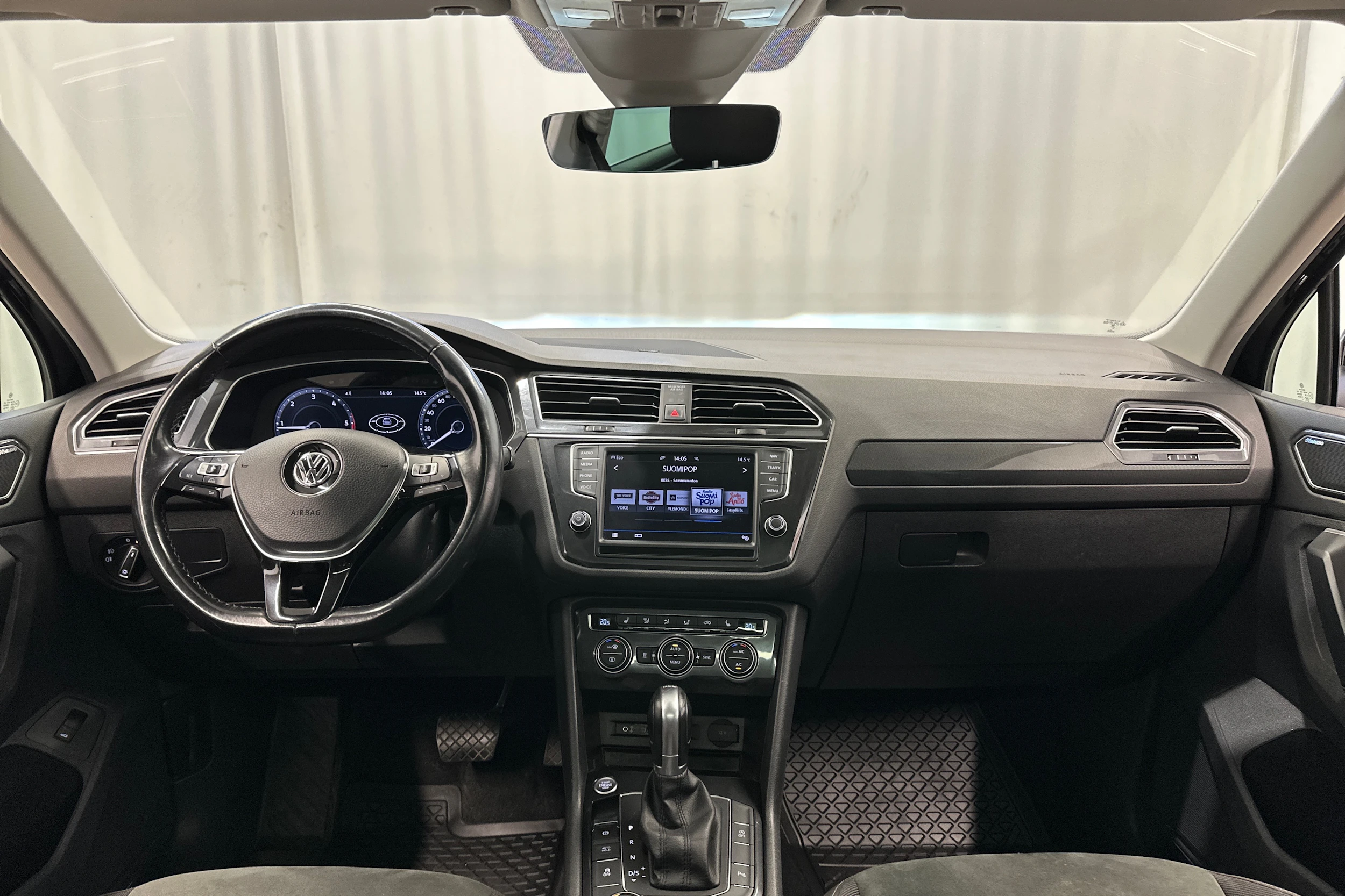 musta Volkswagen Tiguan 2017 kuva 15.