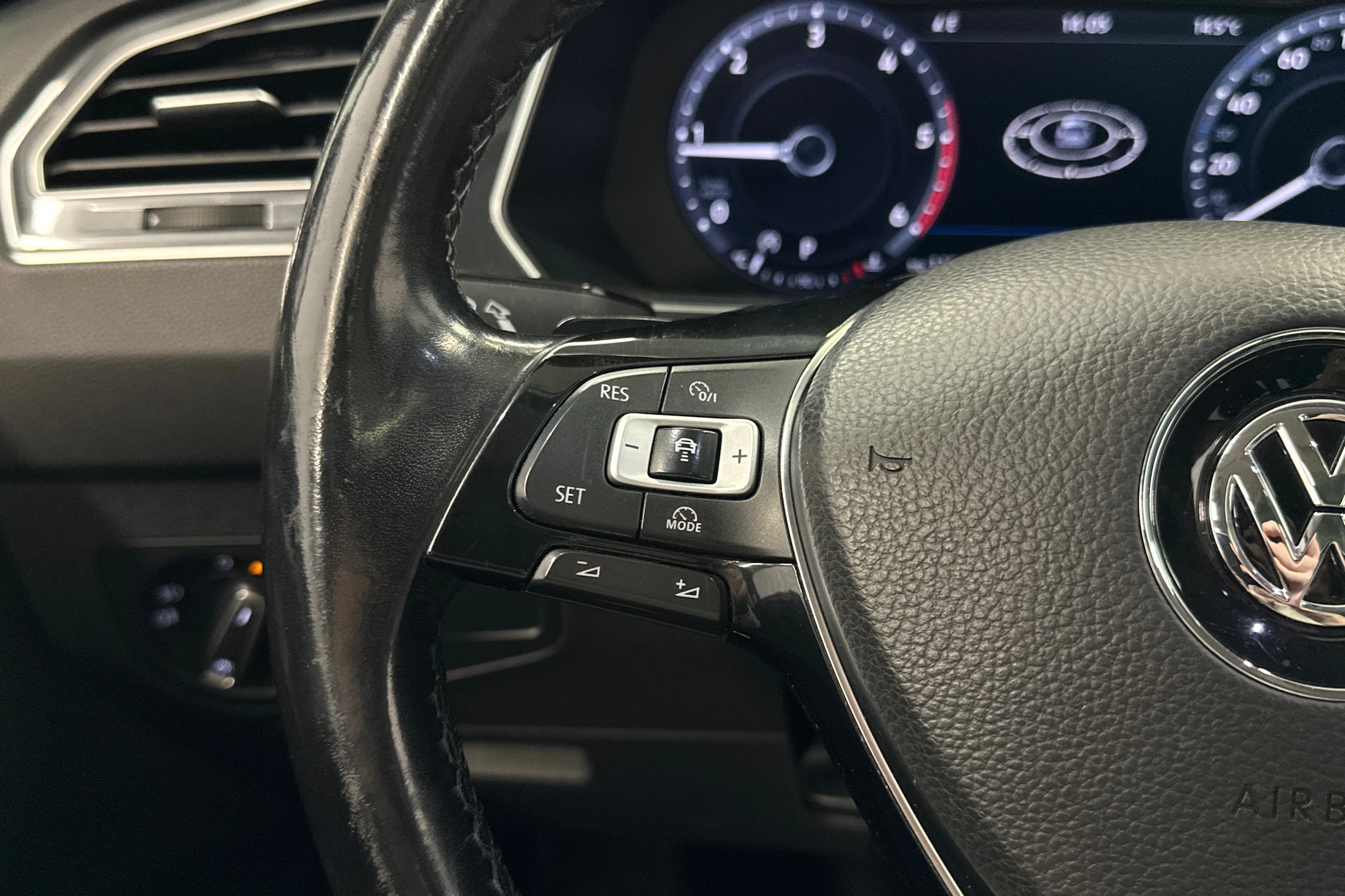 musta Volkswagen Tiguan 2017 kuva 17.
