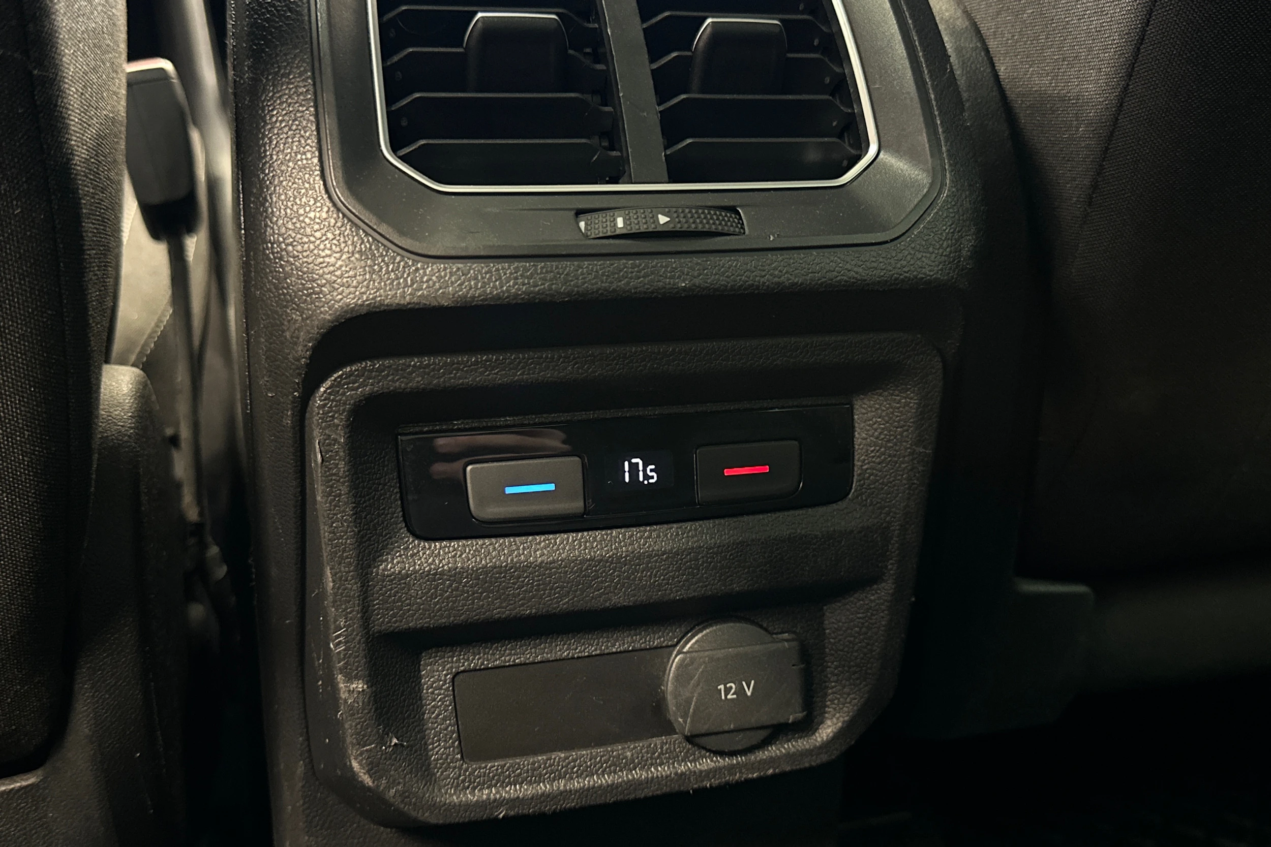 musta Volkswagen Tiguan 2017 kuva 32.