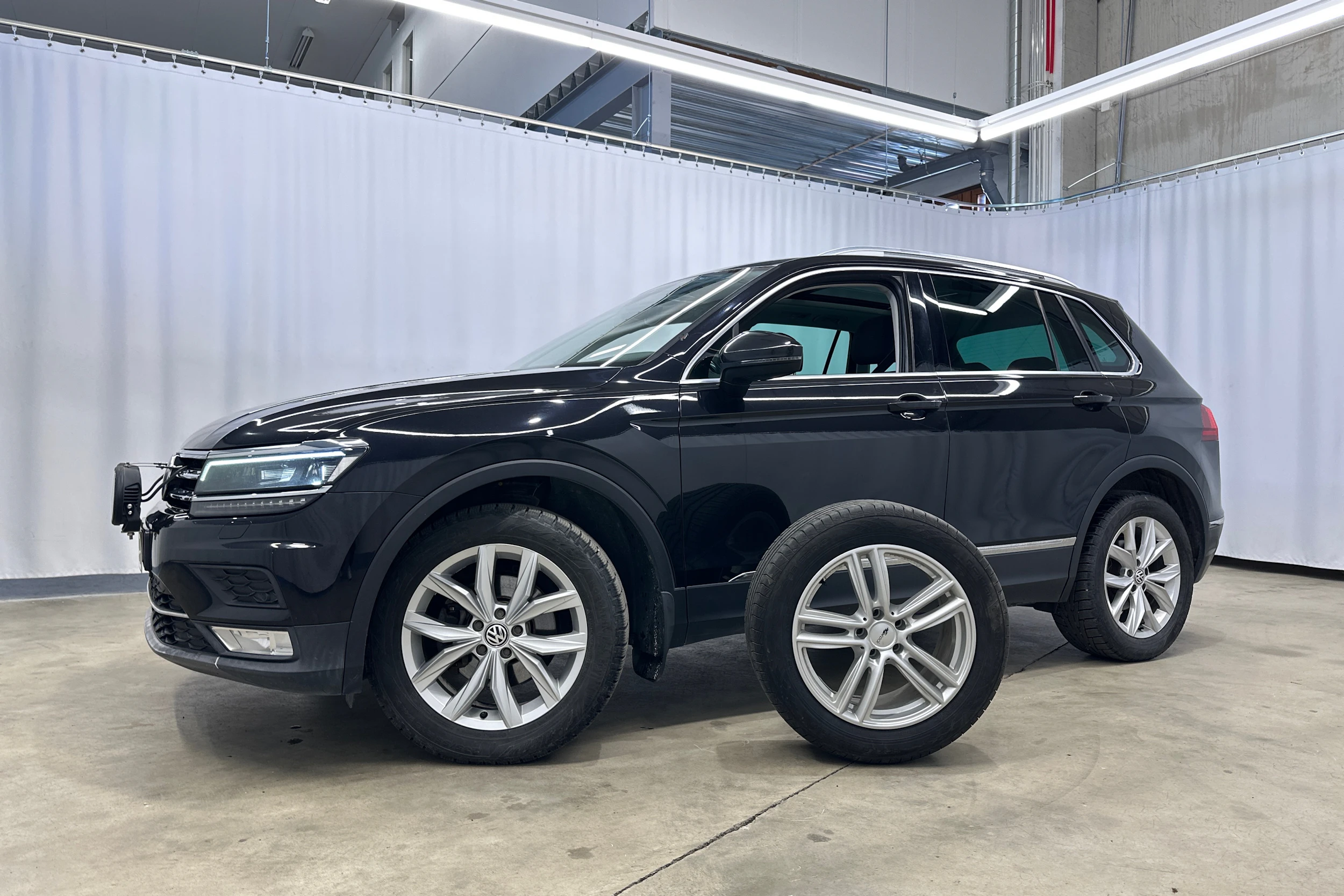 musta Volkswagen Tiguan 2017 kuva 35.