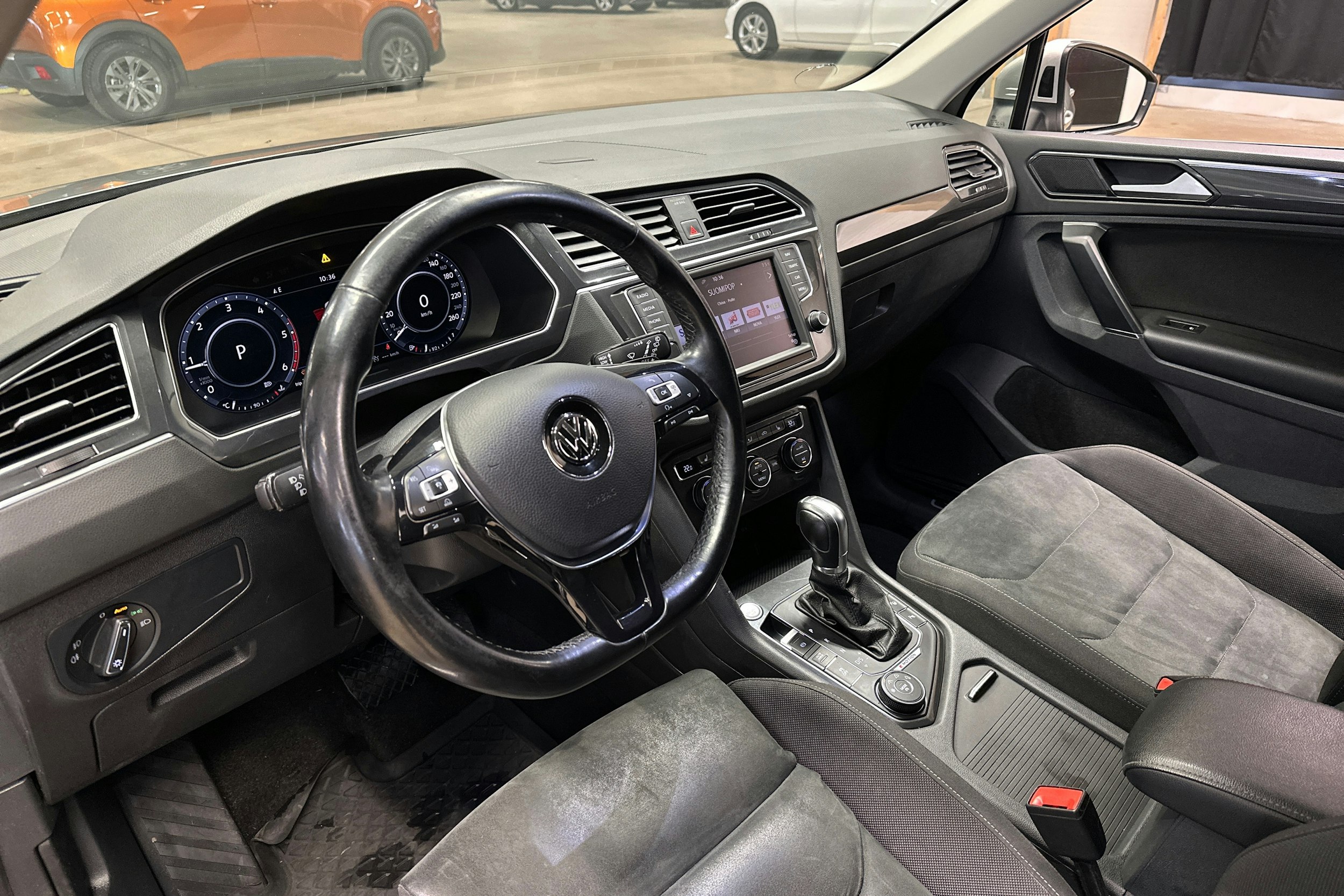 harmaa Volkswagen Tiguan 2017 kuva 6.