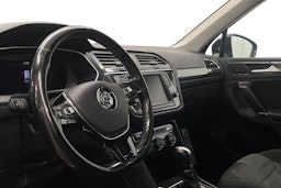 Musta Volkswagen Tiguan 2017 kuva 7.