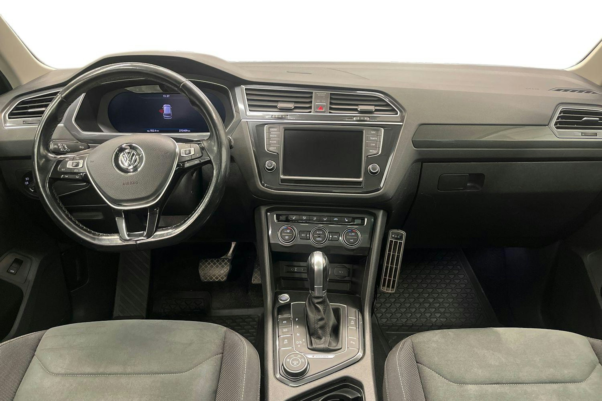 Musta Volkswagen Tiguan 2017 kuva 9.