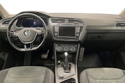 Musta Volkswagen Tiguan 2017 kuva 9.