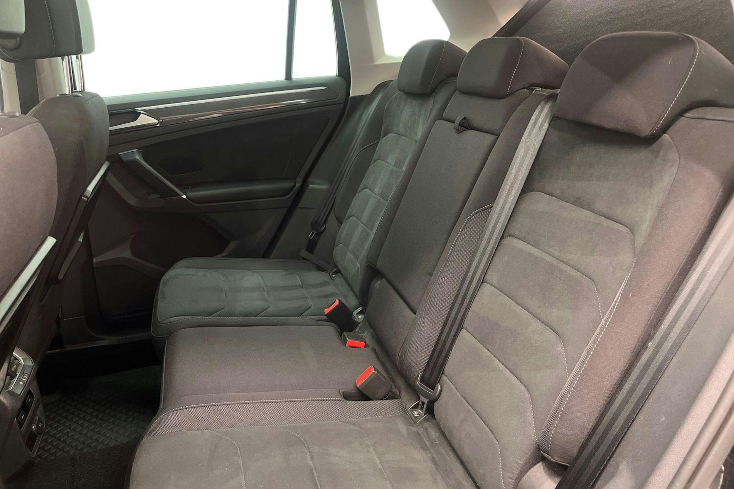 Musta Volkswagen Tiguan 2017 kuva 10.