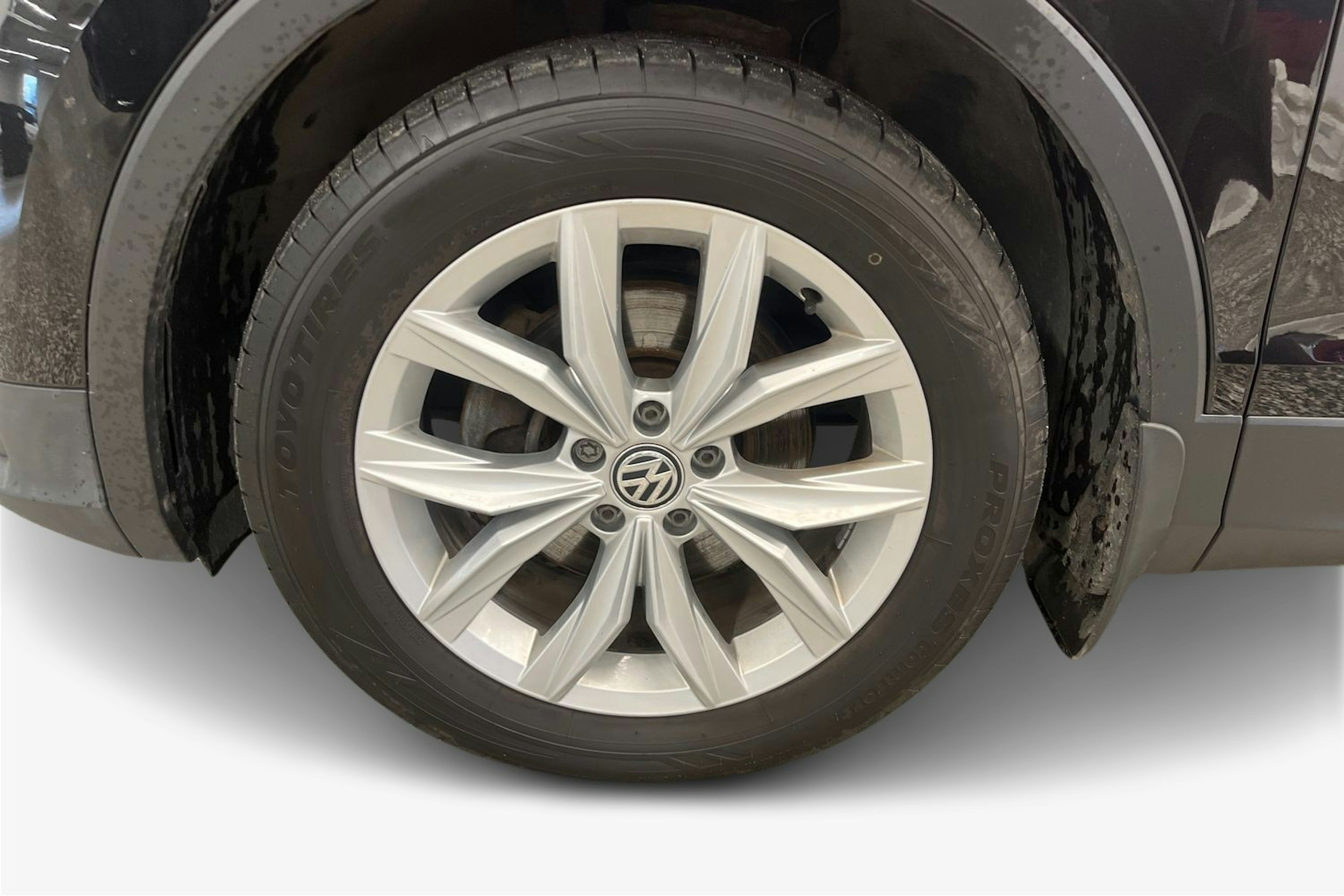 Musta Volkswagen Tiguan 2017 kuva 11.