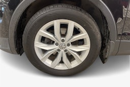 Musta Volkswagen Tiguan 2017 kuva 11.