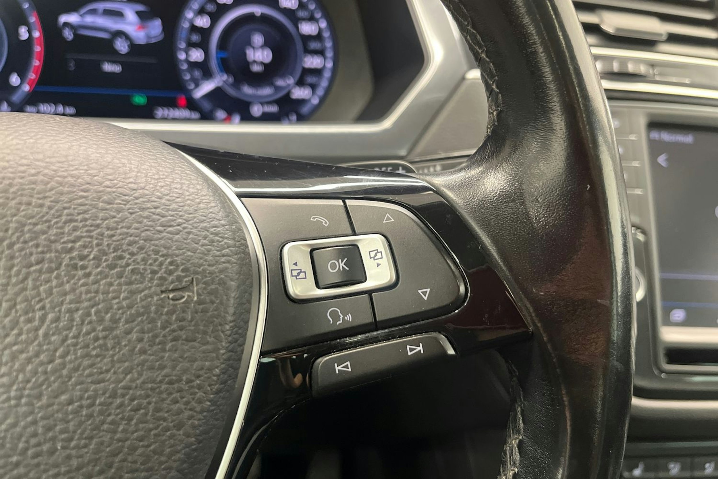 Musta Volkswagen Tiguan 2017 kuva 18.