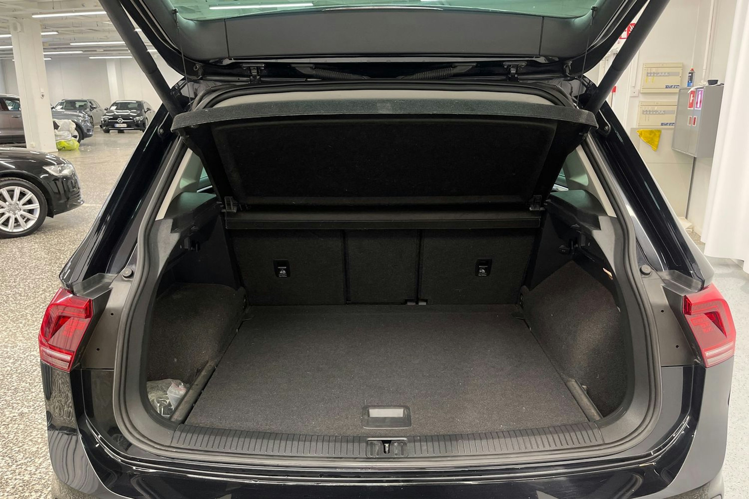 Musta Volkswagen Tiguan 2017 kuva 25.