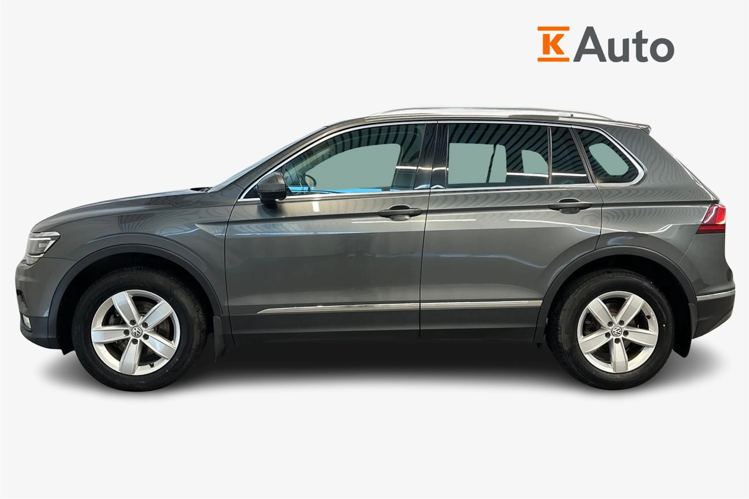harmaa Volkswagen Tiguan 2017 kuva 5.