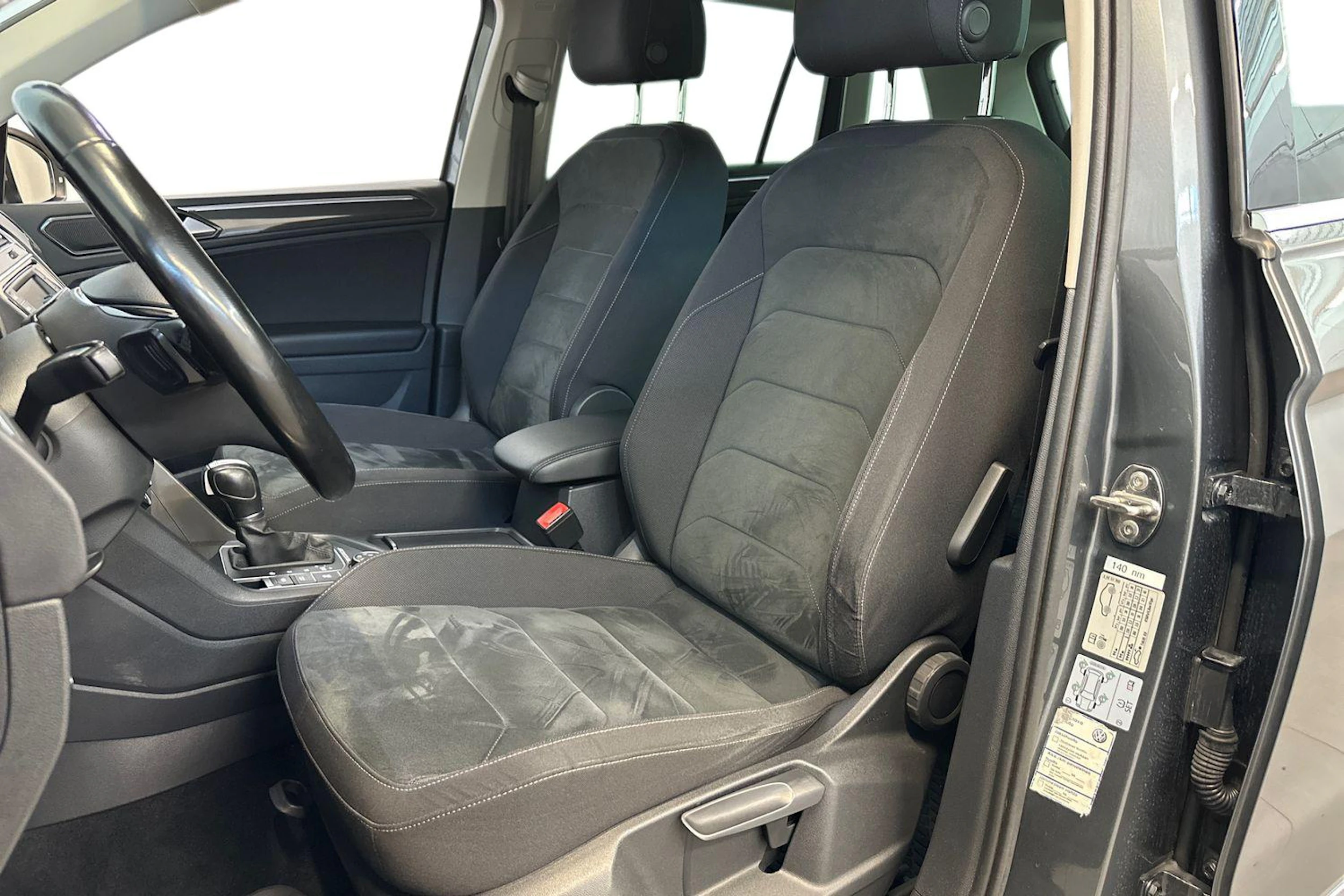 harmaa Volkswagen Tiguan 2017 kuva 7.
