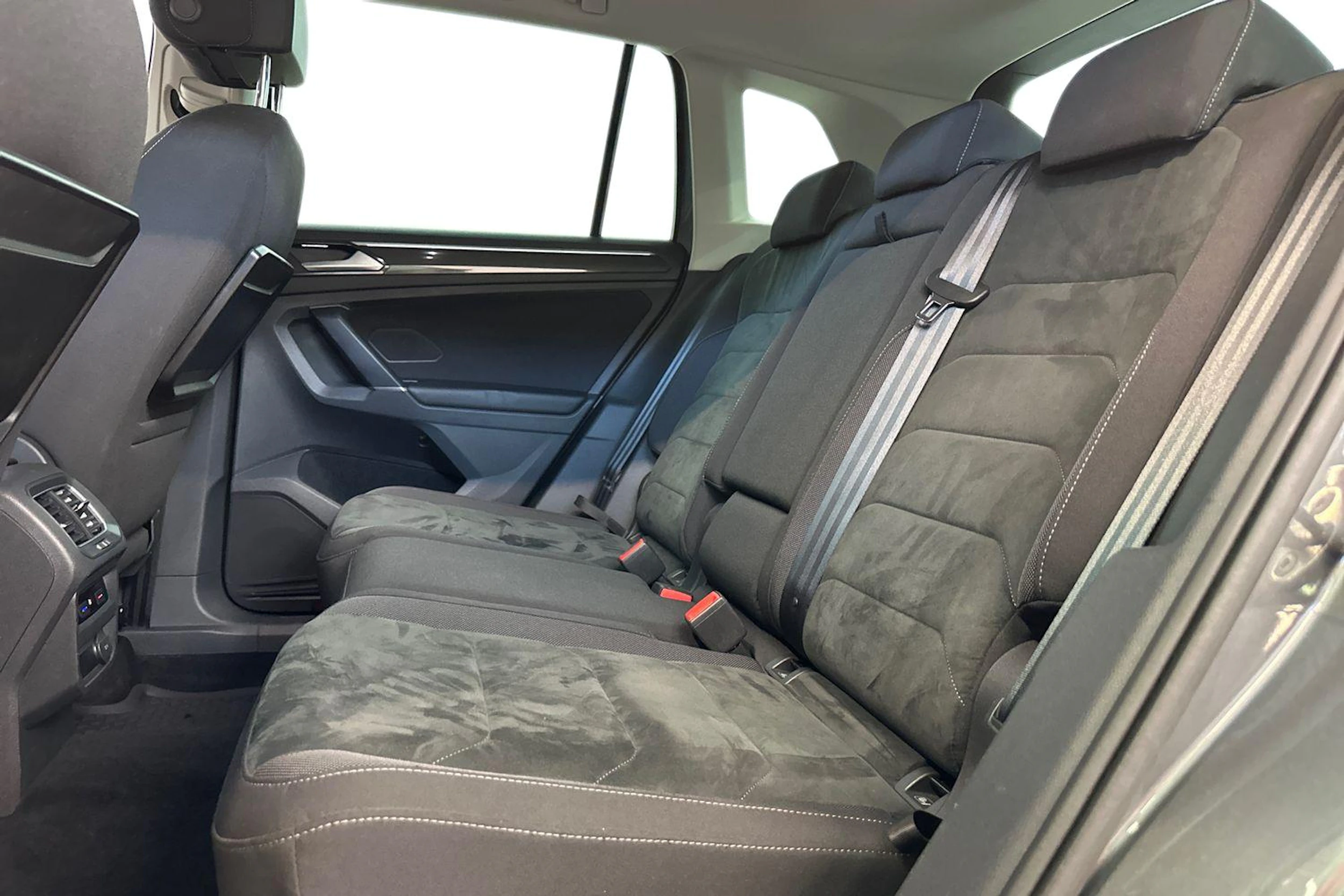 harmaa Volkswagen Tiguan 2017 kuva 8.