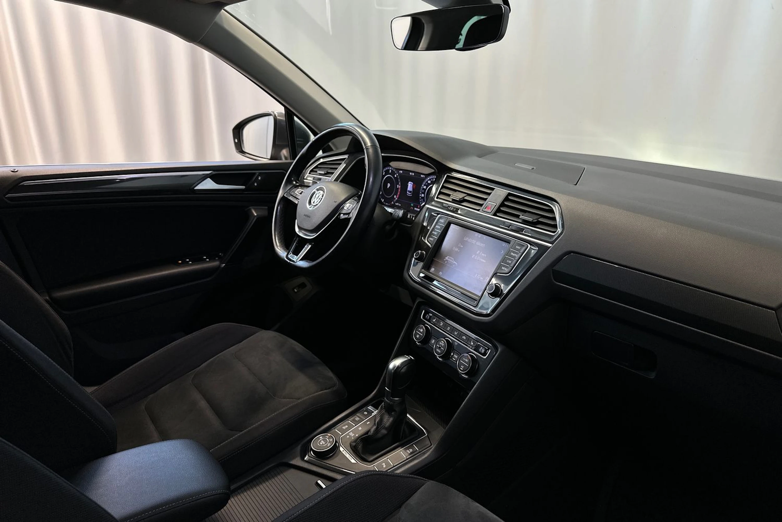 harmaa Volkswagen Tiguan 2017 kuva 12.
