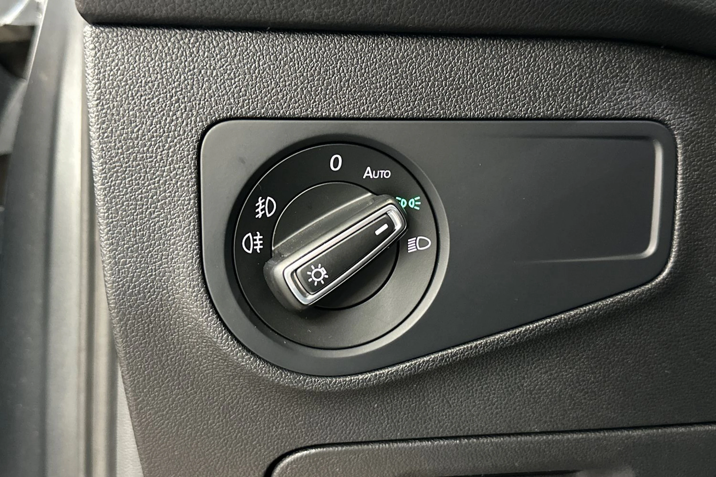 harmaa Volkswagen Tiguan 2017 kuva 18.