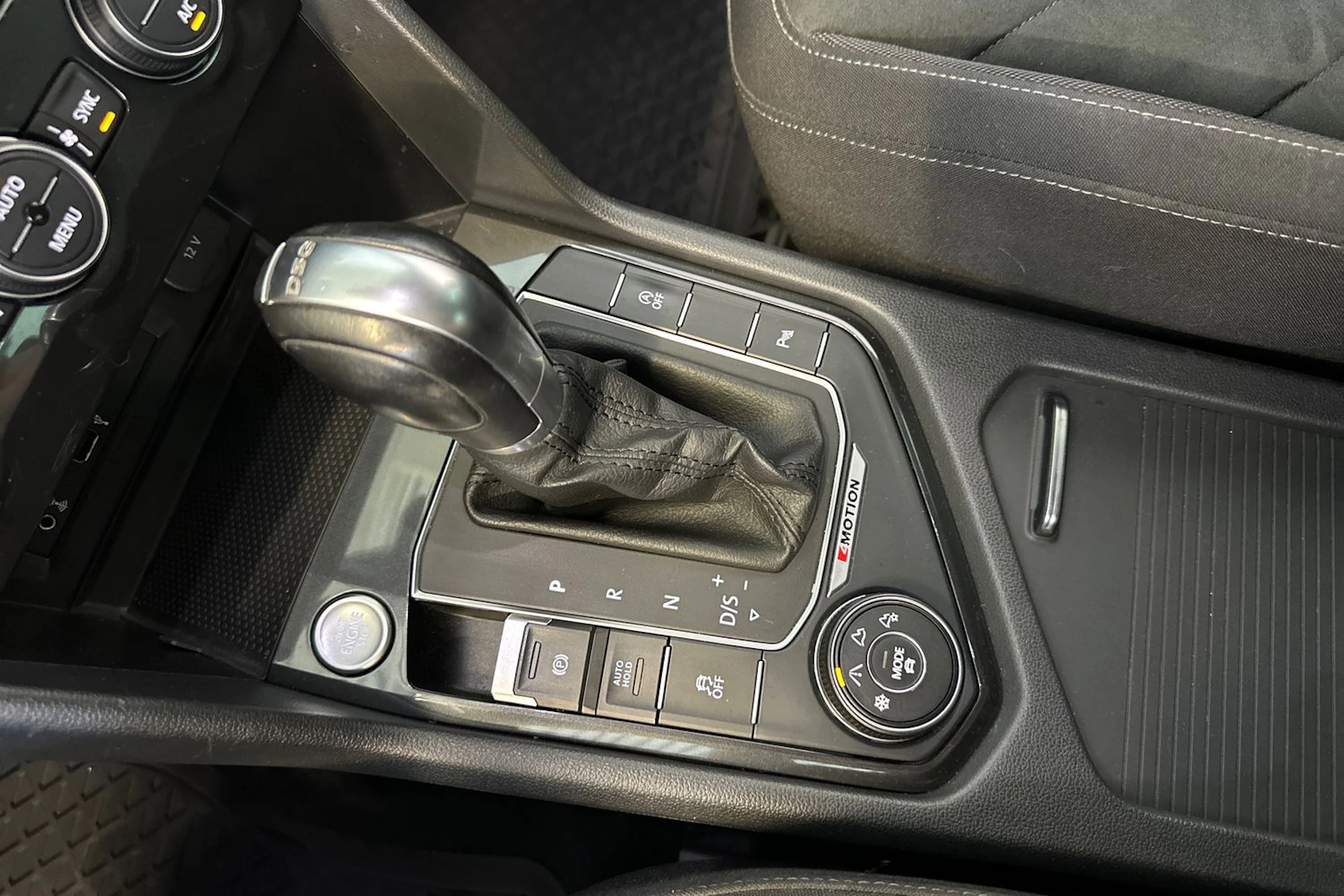harmaa Volkswagen Tiguan 2017 kuva 22.