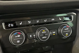 harmaa Volkswagen Tiguan 2017 kuva 23.