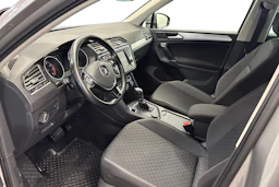 harmaa Volkswagen Tiguan 2017 kuva 6.