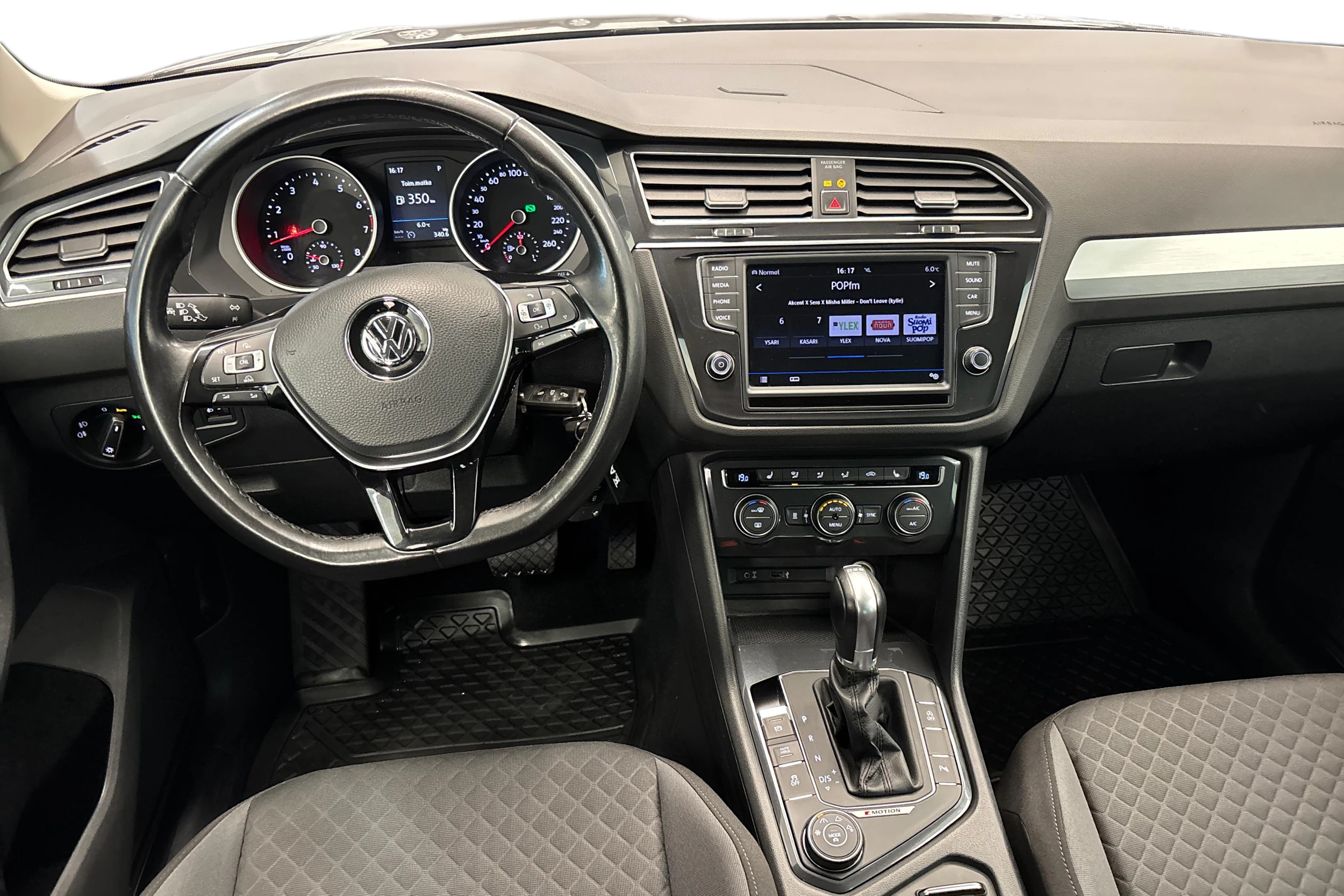 harmaa Volkswagen Tiguan 2017 kuva 7.