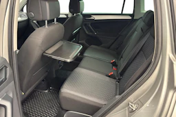 harmaa Volkswagen Tiguan 2017 kuva 8.