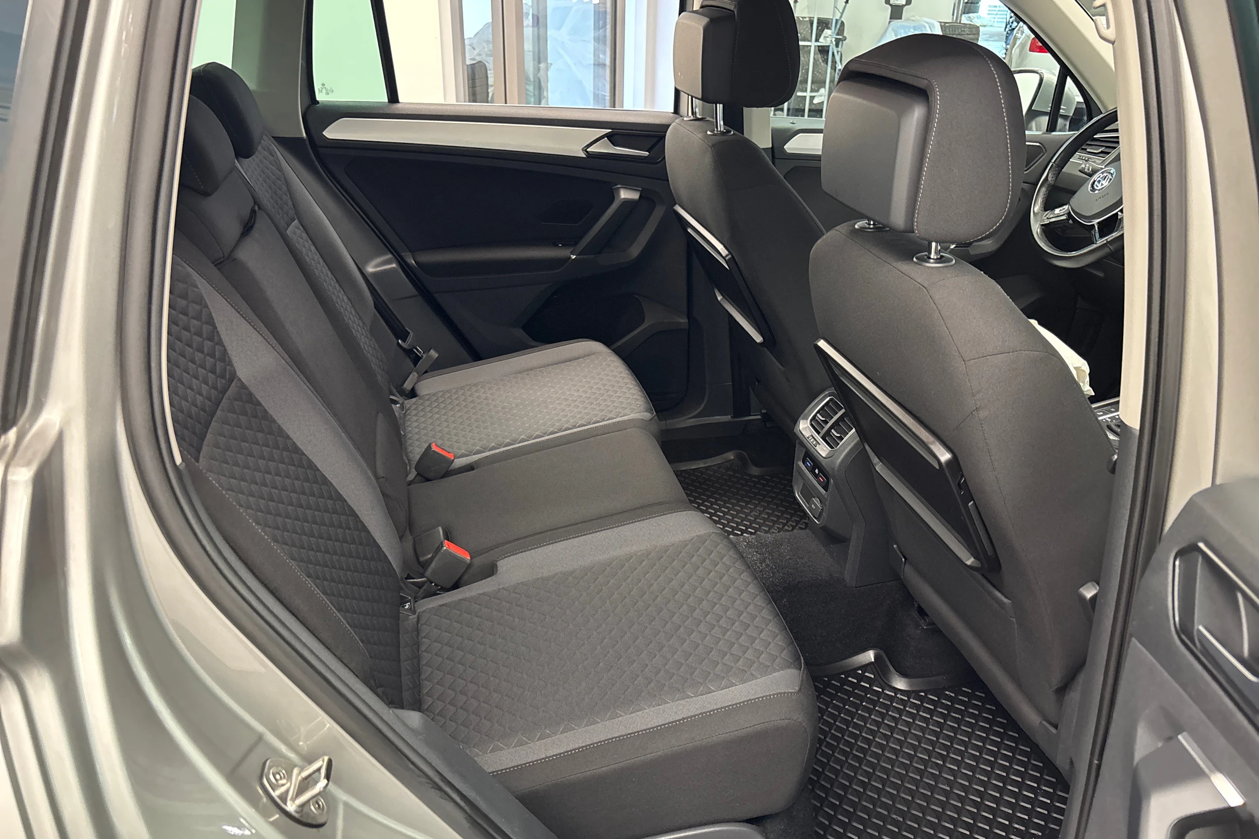 harmaa Volkswagen Tiguan 2017 kuva 12.