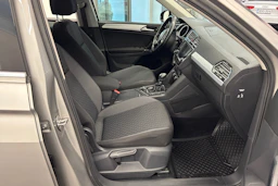harmaa Volkswagen Tiguan 2017 kuva 13.